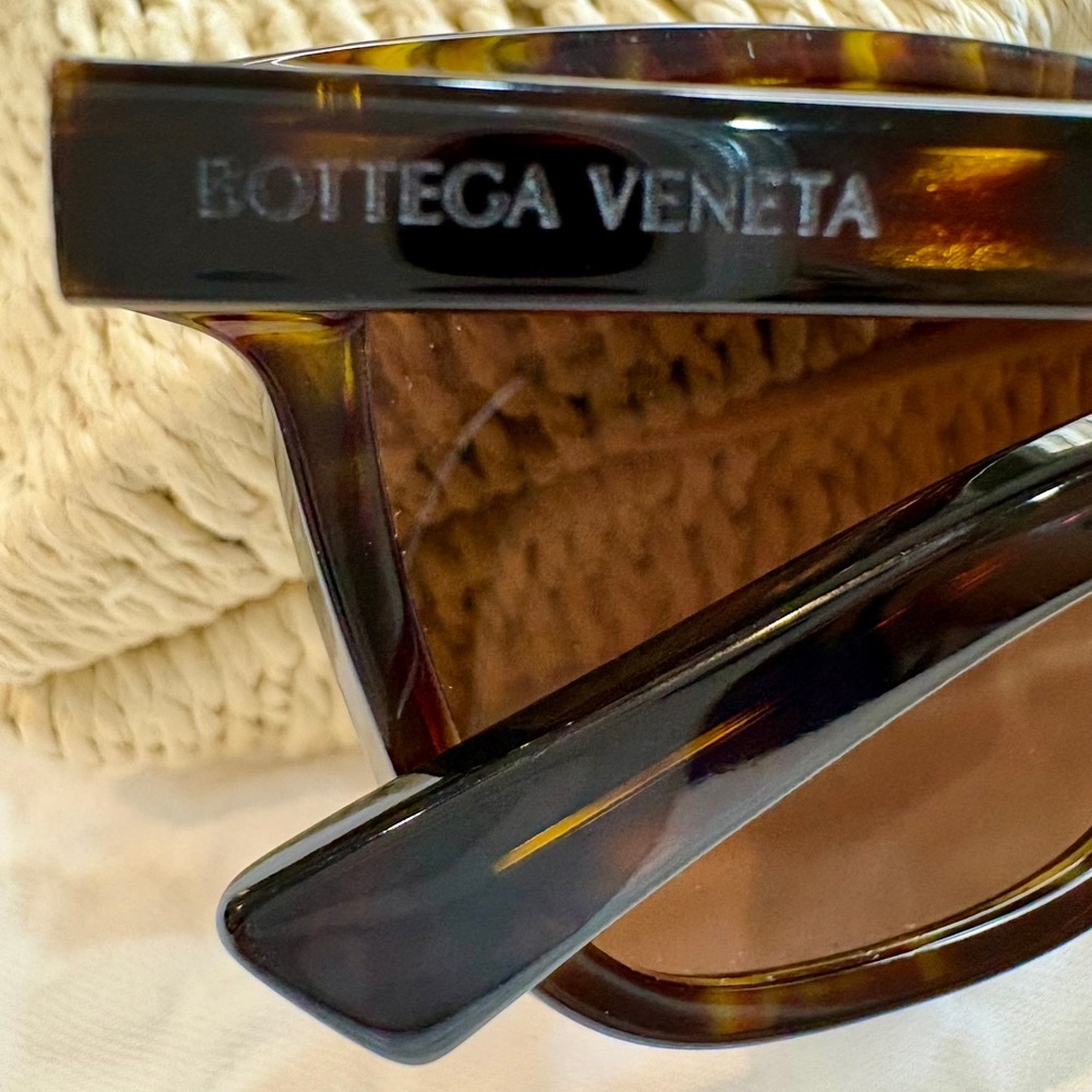 Bottega Veneta Havana Classic Tortie Sunglasses BV1255SA 002 Newer model EUC 😎🌟 - Picture 9 of 16